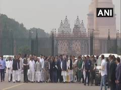 
      
      Sonia Gandhi meets President Kovind over Delhi violence
      
      