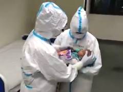
      
      Raipur AIIMS nursing staff take care of corona patient's daughter
      
      