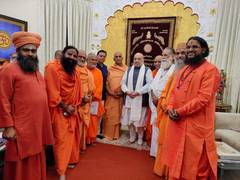 
      
      Home Minister Amit Shah meets Juna Pithadhishvar Acharya...
      
      