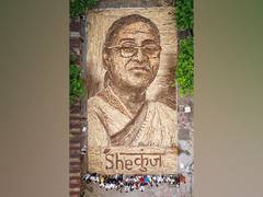 
      
      Artists from Indore create artwork of President Draupadi Murmu
      
      