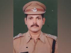 
      
      Customs officer detained in Kerala for helping gold smugglers 
      
      
