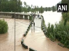 
      
      Heavy rain lashes Himachal Pradesh; people suffer difficulties
      
      