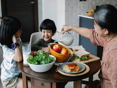 
    'Higher protein intake during dieting leads to healthier eating'
    