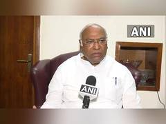 
      
      Mallikarjun Kharge flays Ghulam Nabi Azad for betraying Congress 
      
      