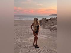 
      
      Jessica Simpson flaunts her cut-out swimsuit from beach vacation
      
      