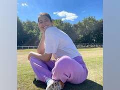 
      
      Anushka Sharma flaunts her 'bright' smile on 'dazzling' sunny day
      
      
