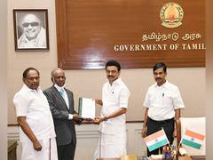 
      
      Arumugasamy Commission submits Jayalalithaa death report TN govt
      
      