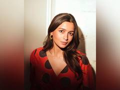 
      
      Alia Bhatt flaunts pregnancy glow in latest pictures
      
      