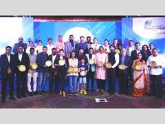 
      
      Maharashtra Times salutes the Fighting Spirit 
      
      