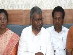 
      
      Marandi hits out at Jharkhand CM over Dumka girl's killing
      
      