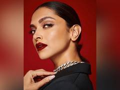 
      
      Deepika Padukone pokes fun at her lipstick situation
      
      