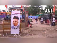 
      
      Savarkar poster at Hubbali's Idgah ground Ganesh Pandal removed
      
      