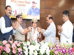 
      
      Assam CM hands over appointment letter as DSP to CWG medalist
      
      
