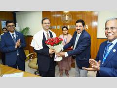 
      
      Sanjay Malhotra, Secretary, DFS visits Bank of Maharashtra
      
      