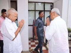 
      
      Nitish Kumar meets RJD chief Lalu Prasad Yadav
      
      