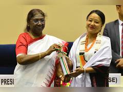 
      
      President Murmu confers National Award to teachers 
      
      