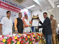
      
      U'khand CM honours investors who invested for last two years 
      
      