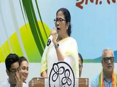 
      
      Mamata says Centre did not allow her to meet Bangladesh PM Hasina
      
      