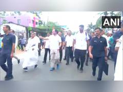 
      
      Cong resumes 'Padayatra' from TN's Mulagumoodu, to enter Kerala
      
      