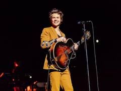 
      
      Harry Styles pays homage to Queen Elizabeth II at his New...
      
      