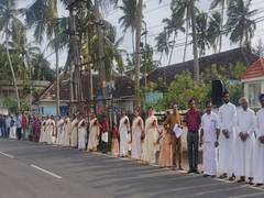 
      
      Kochi: Churches form human chain in support of Vizhinjam protest
      
      