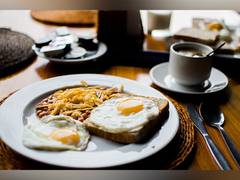 
    Eating a big breakfast does not help with weight loss
    