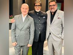 
      
      Anupam Kher drops pics with 'Uunchai' co-stars Big B, Boman
      
      