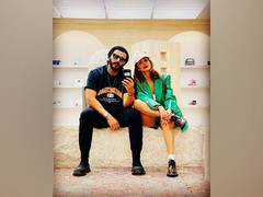 
      
      Arjun Kapoor drops throwback pictures with Malaika Arora
      
      