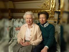 
      
      'Fortunate to share her last 24 hours', Princess Anne writes...
      
      