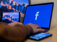 
      
      Meta commences Community Chats testing for Facebook Groups
      
      