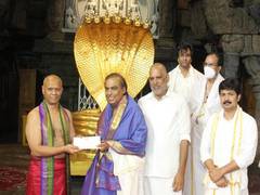 
      
      RIL chairman Mukesh Ambani visits Tirupati Balaji temple
      
      