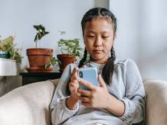 
      
      Excessive smartphone use linked to earlier puberty onset
      
      