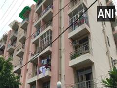 
      
      UP: Kanpur residents urge CM Yogi to demolish their apartments 
      
      