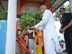 
      
      CM Baghel offers prayers at Balod's Narmada Maiya
      
      