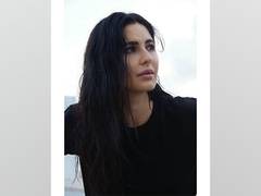 
      
      Katrina Kaif shares BTS pictures from 'Merry Christmas' set
      
      