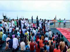 
      
      Bharat Jodo Yatra day12: Rahul Gandhi interacts with fisher folk
      
      