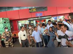 
      
      Kejriwal greeted with 'Modi-Modi' chants in Gujarat
      
      