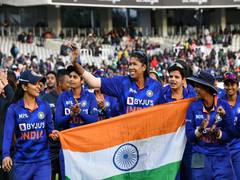 
      
      Sachin Tendulkar congratulates Jhulan Goswami on her career
      
      