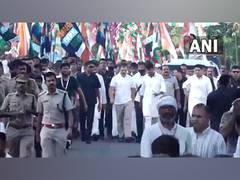 
      
      Kerala: Congress leader Rahul Gandhi resumes 'Bharat Jodo Yatra'
      
      