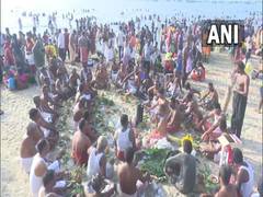 
      
      Devotees gather in large numbers at Rameswaram's Agnitheertham 
      
      