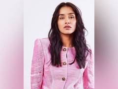 
      
      Shraddha Kapoor drops cute 