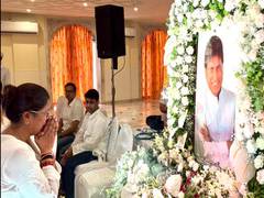 
      
      Host of celebrities turn up for Raju Srivastava's prayer meet
      
      