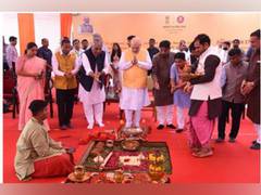 
      
      Amit Shah hails Gujarat govt's health facilities
      
      