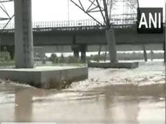 
      
      Yamuna river in Delhi crosses its danger mark
      
      