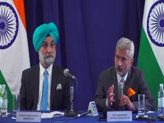 
      
      'US business leaders appreciate ease of business in India' 
      
      