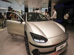 
      
      S. Korea to invest 95 trillion won in automobile industry
      
      