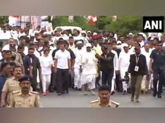 
      
      K'taka: Bharat Jodo Yatra resumes from Tondavadi Gate 
      
      