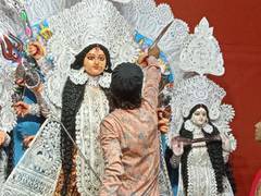 
      
      Muslims organise Durga Puja for Hindu neighbours in Kolkata
      
      