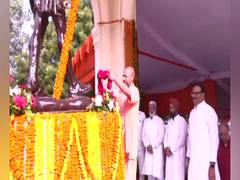 
      
      UP CM pays floral tributes to Mahatma Gandhi, Lal Bahadur Shastri
      
      