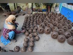 
      
      J-K: Dwindling pottery sees ray of hope
      
      